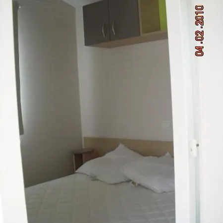 De Brouel 3*