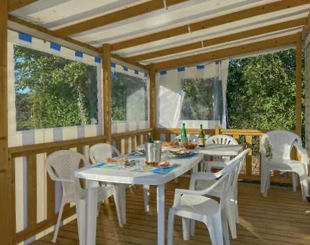 Camping De Brouel Ambon